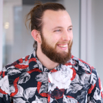 Alexander Porter er chef for kopi hos marketingfirmaet i Sydney, SearchItLocal. Han ejer en garderobe fuld af høje skjorter, men kan stadig ikke finde noget at have på afslappede fredage. Han brænder for at skrive, og han mener, at alle er en stor historiefortæller.