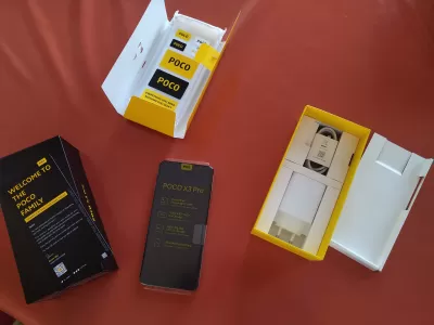 Xiaomi Poco X3 Pro Review: A 2021 legjobb okostelefon foglalkozik 300 dollár alatt : Xiaomi Poco X3 Pro Unboxing: Egy telefon, egy szilícium tok, egy fali töltő, egy mikro-USB töltő kábel és egy SIM kártya tálca nyomócsapja