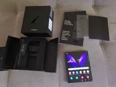 Samsung Galaxy Z Fold 2 Review : Unboxing a Samsung Galaxy Z Fold 2 