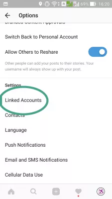 Come condividere la storia di Instagram su Facebook? Suggerimenti e trucchi : Menu degli account collegati nelle impostazioni di Instagram